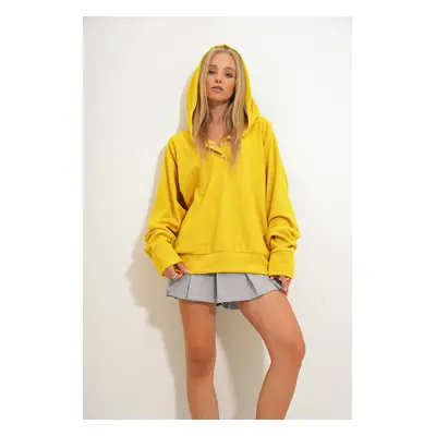 Trend Alaçatı Stili Women's Mustard Hooded Snap Closure Oversize Sweatshirt