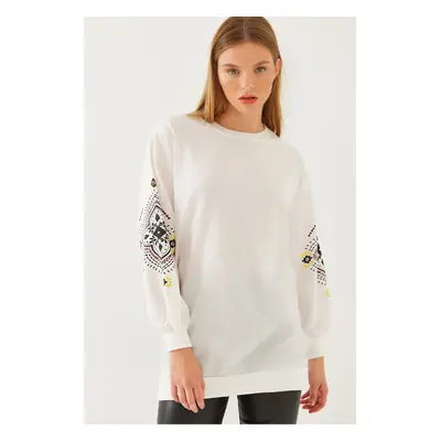 Bianco Lucci Women's Crew Neck Embroidered Sweatshirt