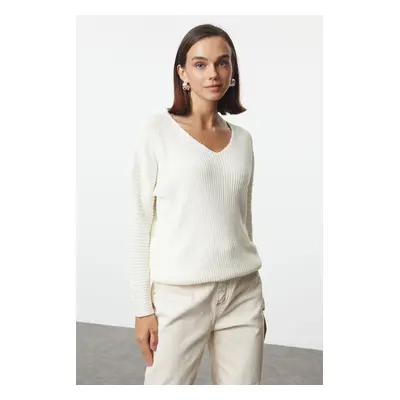 Trendyol Ecru Wide Pattern Basic Knitwear Sweater