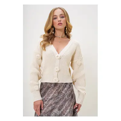 Trend Alaçatı Stili Women's Cream V Neck Rose Button Detail Winter Knitwear Cardigan