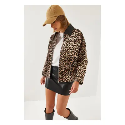 Bianco Lucci Women's Leopard Print Collar Leather Detailed Coat