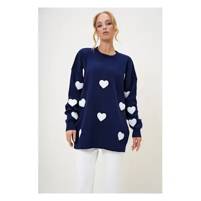 Trend Alaçatı Stili Women's Navy Blue Crew Neck Heart Embroidered Oversize Knitwear Sweater