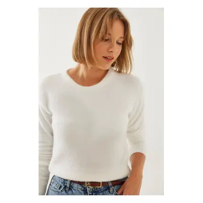 Bianco Lucci Women's Crew Neck Soft Sweater