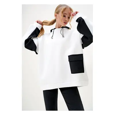 Trend Alaçatı Stili Women's White Hooded Oversize Sweatshirt