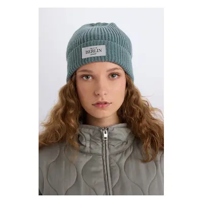 DEFACTO Women's City Themed Woven Labeled Beanie