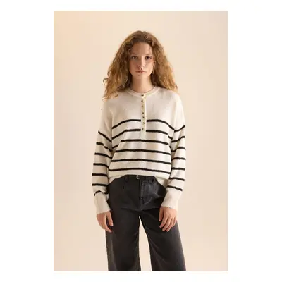 DEFACTO Relax Fit Buttoned Collar Knitwear Sweater