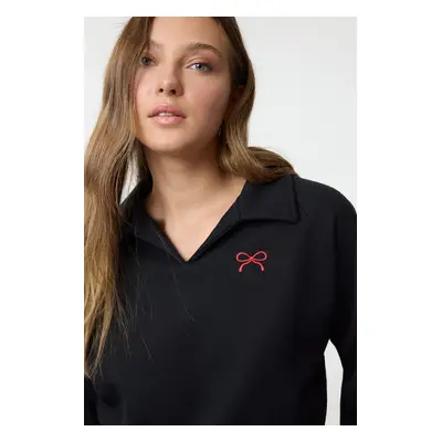 Trendyol Black Heart Embroidered Oversize/Wide Pattern Thessaloniki Polo Collar Knitted Sweatshi