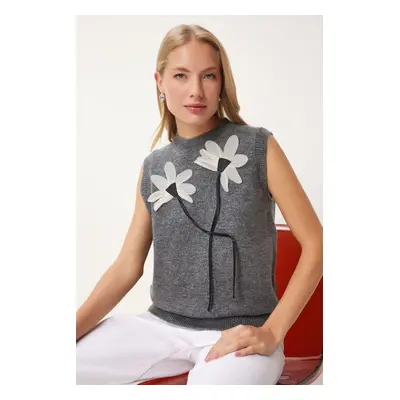 Happiness İstanbul Women's Anthracite Flower Detailed Knit Sweater