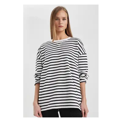 DEFACTO Oversize Wide Pattern Crew Neck Striped Thick Fabric Basic Long Sleeve T-Shirt