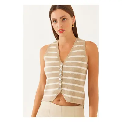 Bianco Lucci Women's Striped Knit Vest TY231005