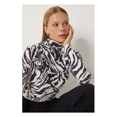 Happiness İstanbul Women's Black and White Gather Detailed Stand Collar Sandy Blouse