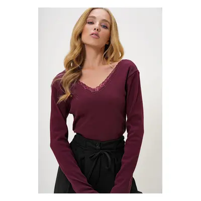 Trend Alaçatı Stili Women's Plum Back Front V Neck Lace Detail Blouse