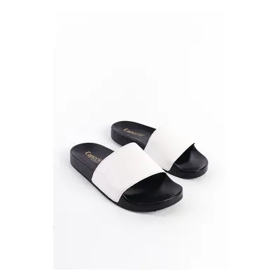 Capone Outfitters Women's Slippers