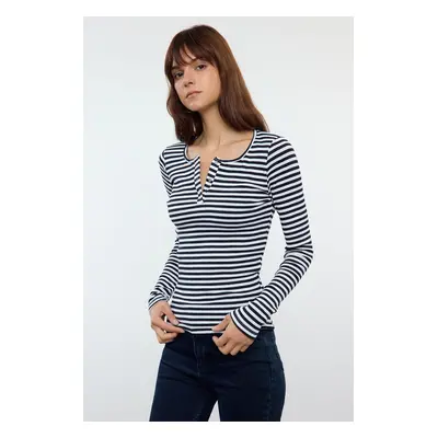 Trendyol Navy Blue Striped Snap Fastener Fitted Flexible Knitted Blouse