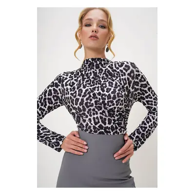 Trend Alaçatı Stili Women's Grey-Black Stand Collar Shoulder Draped Leopard Pattern Sandy Blouse