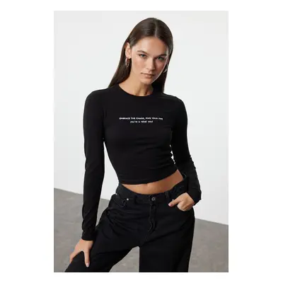 Trendyol Black Slogan Printed Crop Stretch Knit Blouse