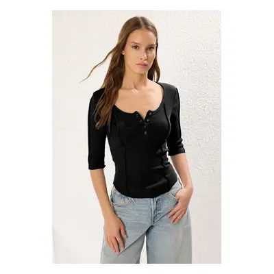 Trendyol Black Fitted/Body-Sit Pool Collar Snap Button Elastic Knitted Blouse