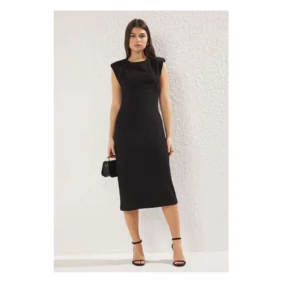 Trendyol Black Fitted/Body Fitted Padded Stretch Midi Knit Dress