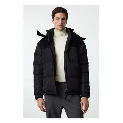 Trendyol Black Regular Fit Hooded Winter Puffer Jacket