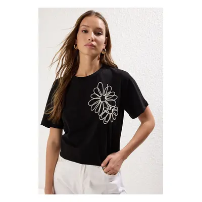 Trendyol Black 100% Cotton Regular/Normal Pattern Flower Embroidered Knitted T-Shirt