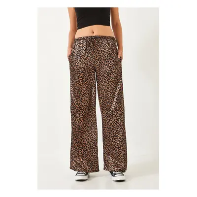 Bianco Lucci Women's Leopard Patterned Elastic Waist Satin Palazzo Trousers