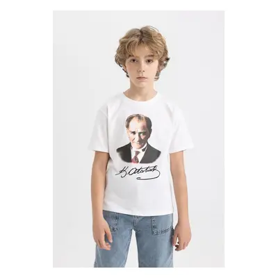 DEFACTO Boy&#39;s Crew Neck Color Changing Atatürk Printed Short Sleeve White T-Shirt