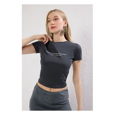 Trendyol Anthracite Slogan Printed Crop Fitted/Fits Body Knitted T-Shirt