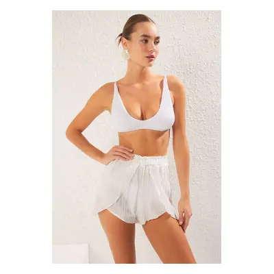 Trendyol White Woven Slit Shorts