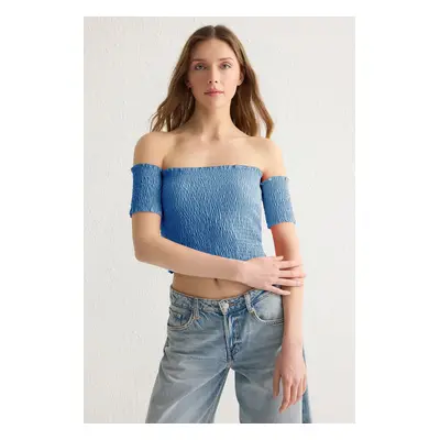 Trendyol Light Blue Fitted/Body-Sit Carmen Collar Crop Gipel Flexible Knitted Blouse