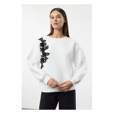 Trendyol Ecru Regular/Normal Pattern Flower Detailed Thick Polar Fleece Knitted Sweatshirt