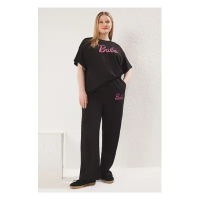 Trendyol Curve Black Regular Fit Slogan Printed Short Sleeve Knit Plus Size Tracksuit