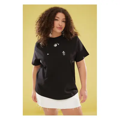 Trendyol Curve Black Crew Neck Floral Embroidered Knitting Plus Size T-shirt