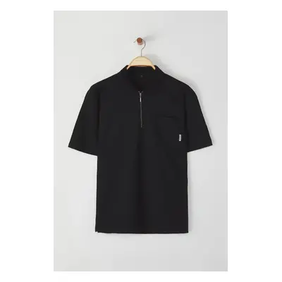 Trendyol Black Oversize/Wide Cut Textured Polo Neck T-shirt with Pocket Details