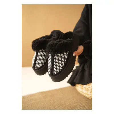 Capone Outfitters Furry Closed Toe Stoned Women's Slippers