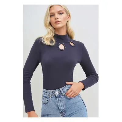 Trend Alaçatı Stili Women's Navy Blue Half Turtleneck Out Cut Beaded Blouse