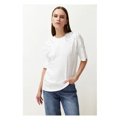 Trendyol White 100% Cotton Stone Accessory Detail Relaxed/Comfortable Cut Knitted T-Shirt