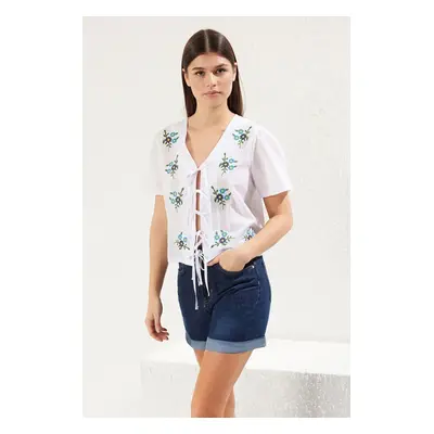 Trendyol White Embroidery and Tie Detail Regular Regular Pattern Woven Shirt