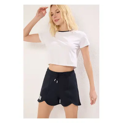 Trendyol Navy Blue Relaxed/Comfortable Fit Short Shorts & Bermuda