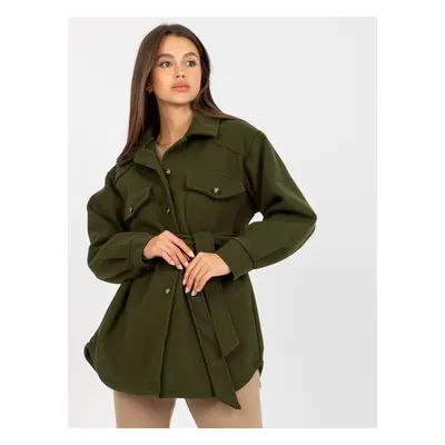 Kabát s kapsami a páskem EM-PL-2939.85 Barva: Khaki