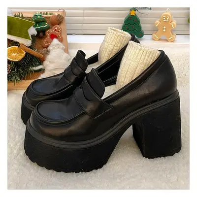 Gothic loafers na podpatku