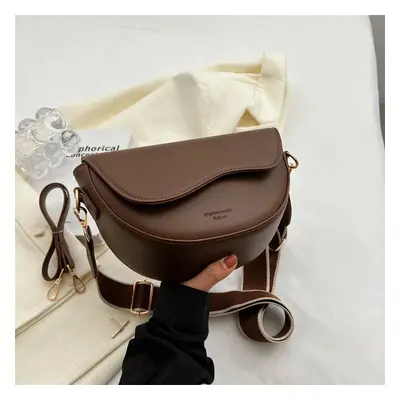 Dámská crossbody kabelka s asymetrickými detaily Barva (Varianta): 1-Coffee