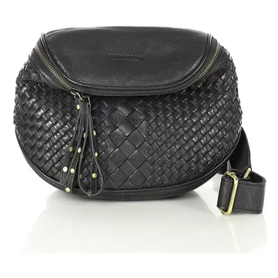 Kožená crossbody kabelka se širokým popruhem Barva: Černá