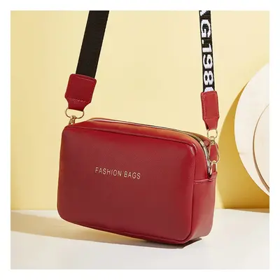 Crossbody kabelka s textilním popruhem Barva (Varianta): Červená