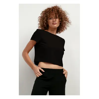 Lněný crop top s krátkým rukávem T401 Barva: Černá