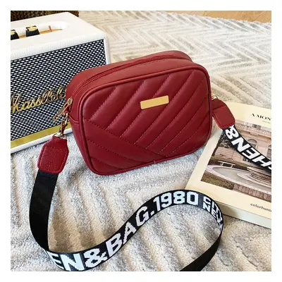 Prošívaná crossbody kabelka s textilním popruhem Barva (Varianta): Bordová