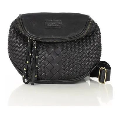 Kožená crossbody kabelka se širokým popruhem Barva: Černá