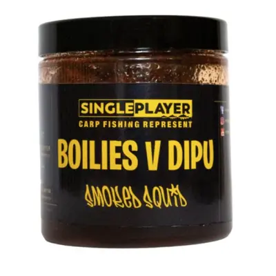 SinglePlayer Boilies v Dipu Smoked Squid 150g 20mm Hmotnost: 150g, Průměr: 20mm