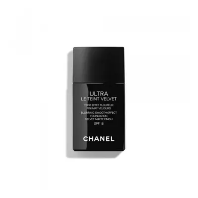 CHANEL Ultra le teint velvet Ultra lehké a dlouhodržící složení<br/>matný finiš opticky rozostřu