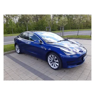 Zážitek - Jízda v elektromobilu Tesla Model 3 Co dělat v Praze? Vyrazte za zážitky