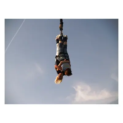 Zážitek - Bungee jumping až 110 metrů z jeřábu Co dělat v Praze? Vyrazte za zážitky